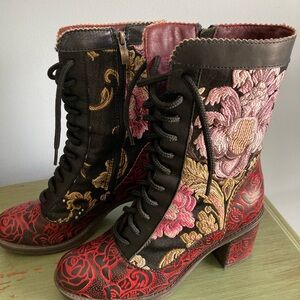 Lace up ankle boots from Pyramid Collection